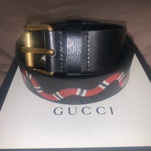 Size 36 Men’s Black Gucci Belt w/ Red Snake Print